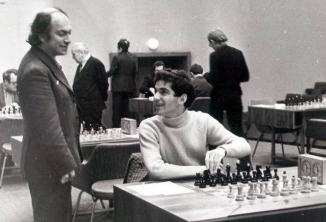 Hình ảnh: Tal và Kasparov. Blog cờ vua