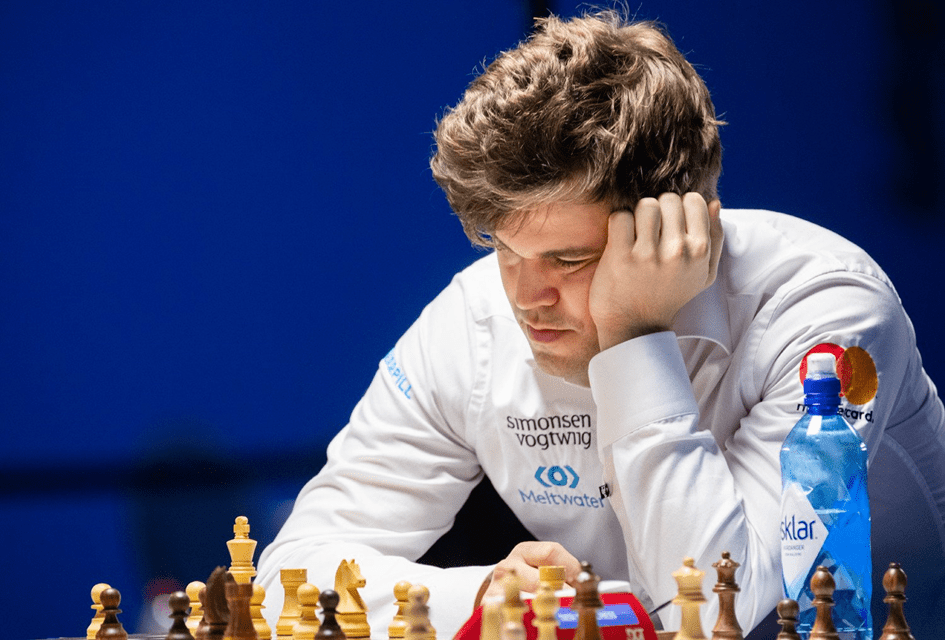 Carlsen ở ván đấu Vidit Gujrathi tại Wijk aan Zee, Hà Lan hôm 28/1. Ảnh: Tata Steel

